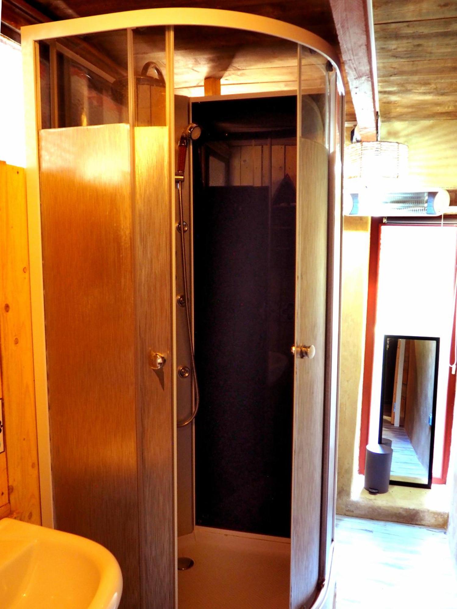 Bretagne Atypique, Dormir Dans Un Ancien Couvent Camlez Room photo
