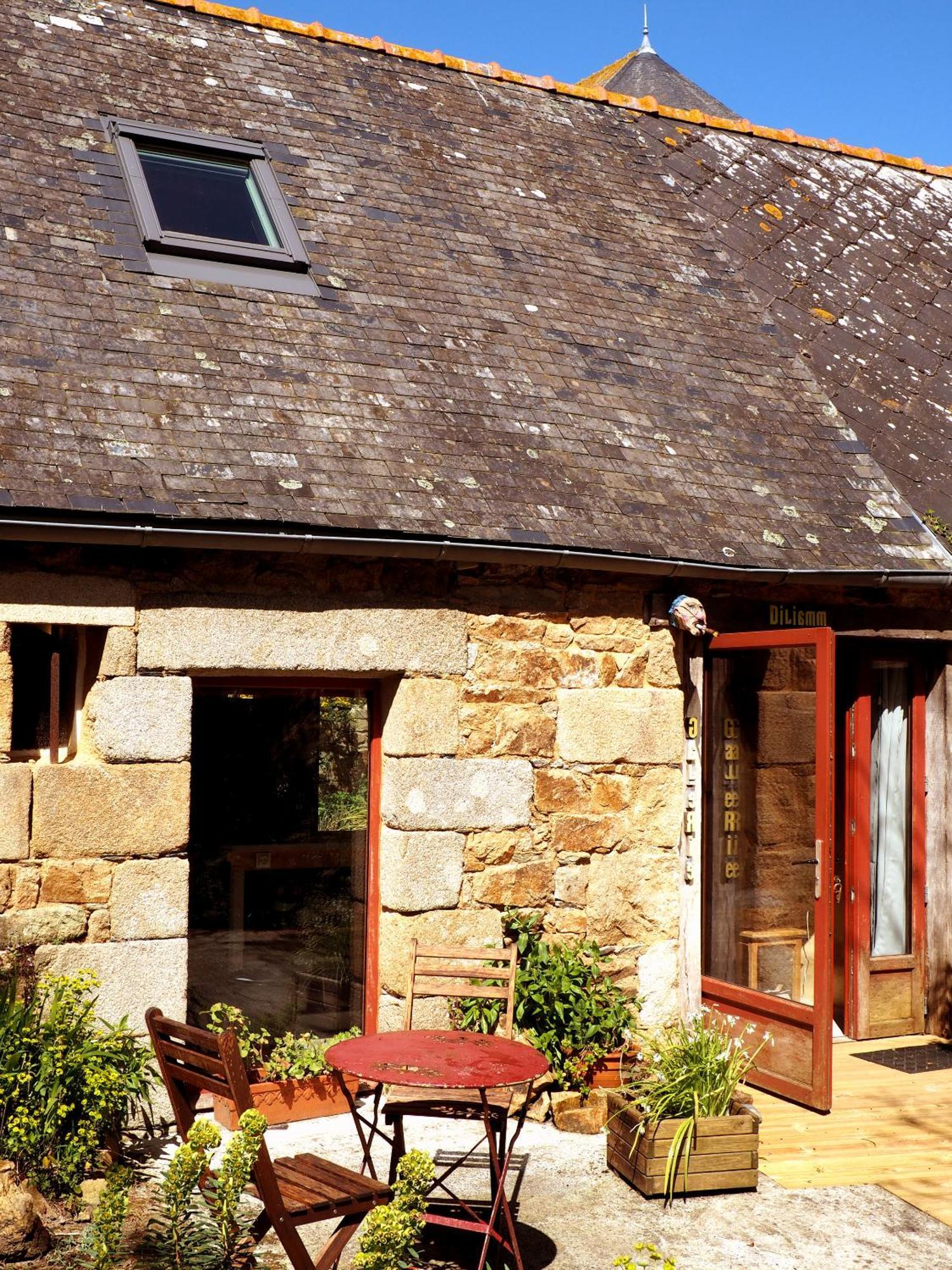 Bretagne Atypique, Dormir Dans Un Ancien Couvent Camlez Room photo