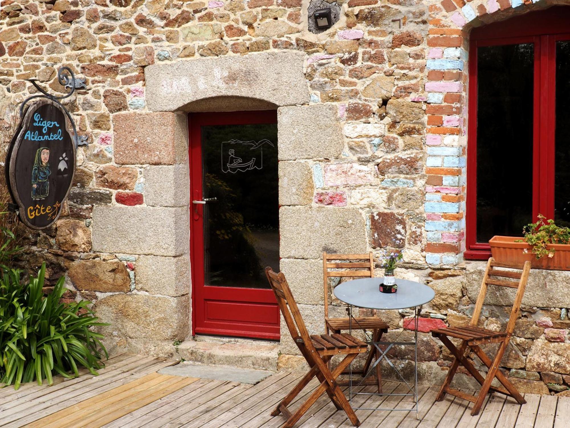Bretagne Atypique, Dormir Dans Un Ancien Couvent Camlez Room photo