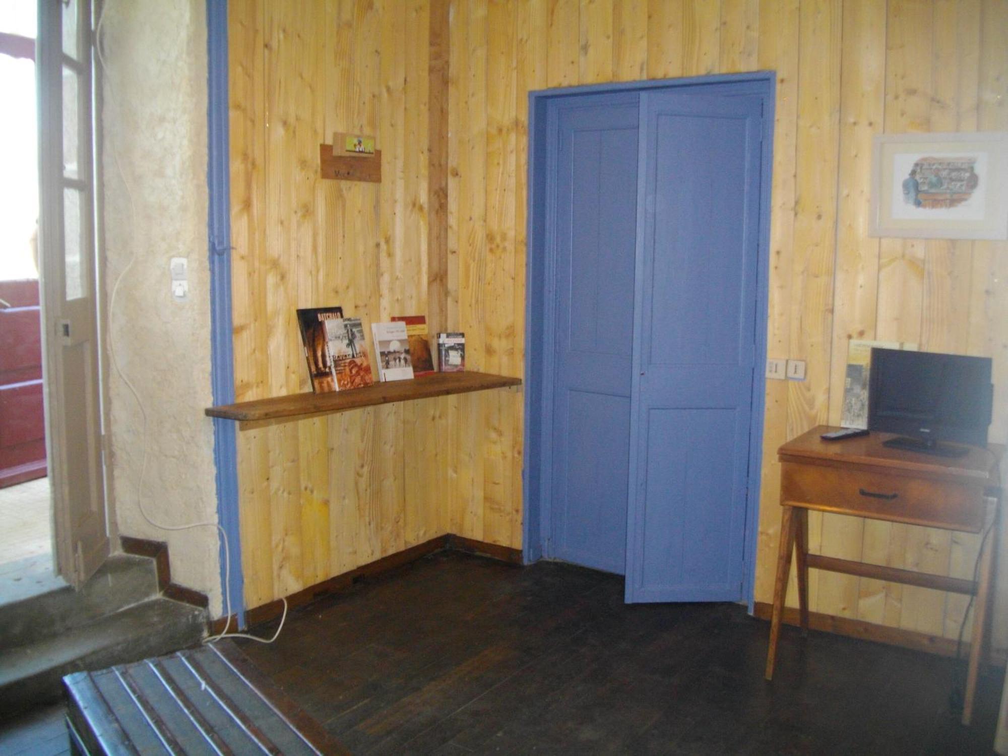 Bretagne Atypique, Dormir Dans Un Ancien Couvent Camlez Room photo